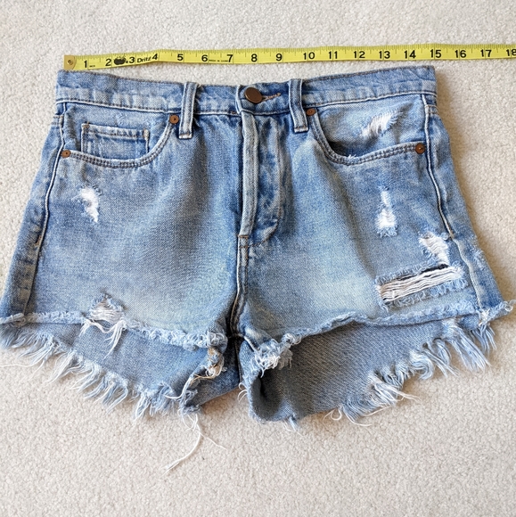Blanknyc distressed cutoff jean shorts size 26 - Picture 4 of 8